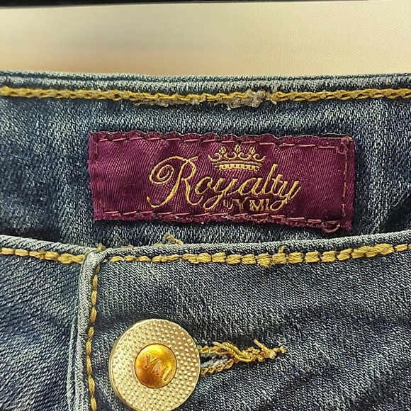 Stunning Pocket Embroidery on Royalty by YMI Mid Rise Skinny Jeans Size 10 - Picture 7 of 13